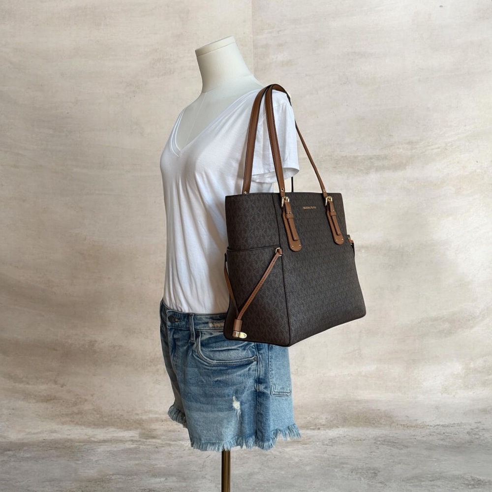 Michael Kors Voyager East West Tote Bag! EUC!! - Picture 15 of 15